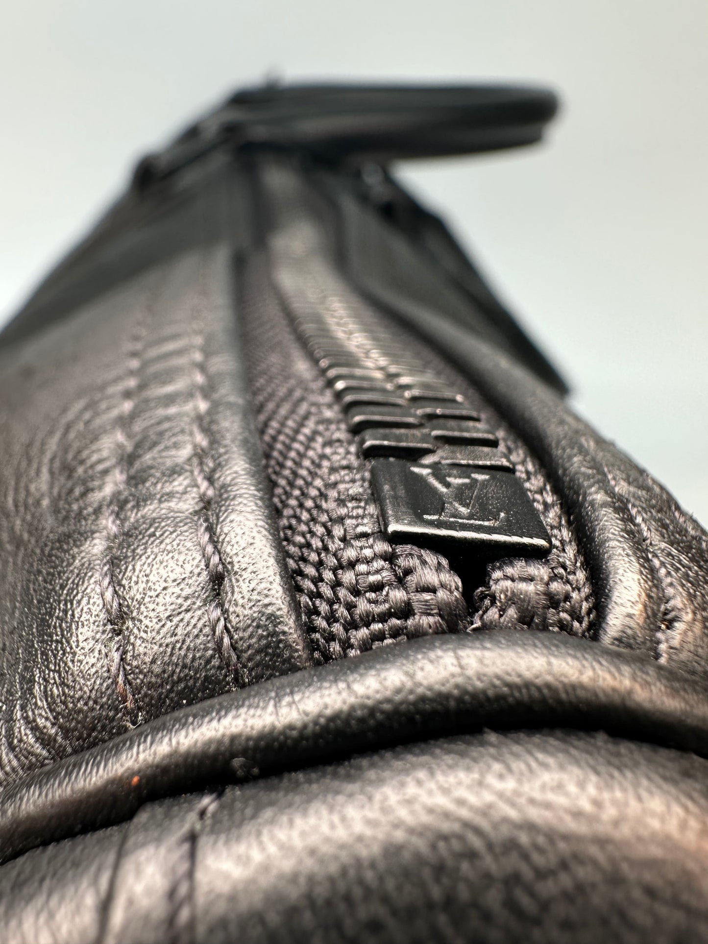 Louis Vuitton Keepall Bandoulière 50 Monogram Shadow Black Leather