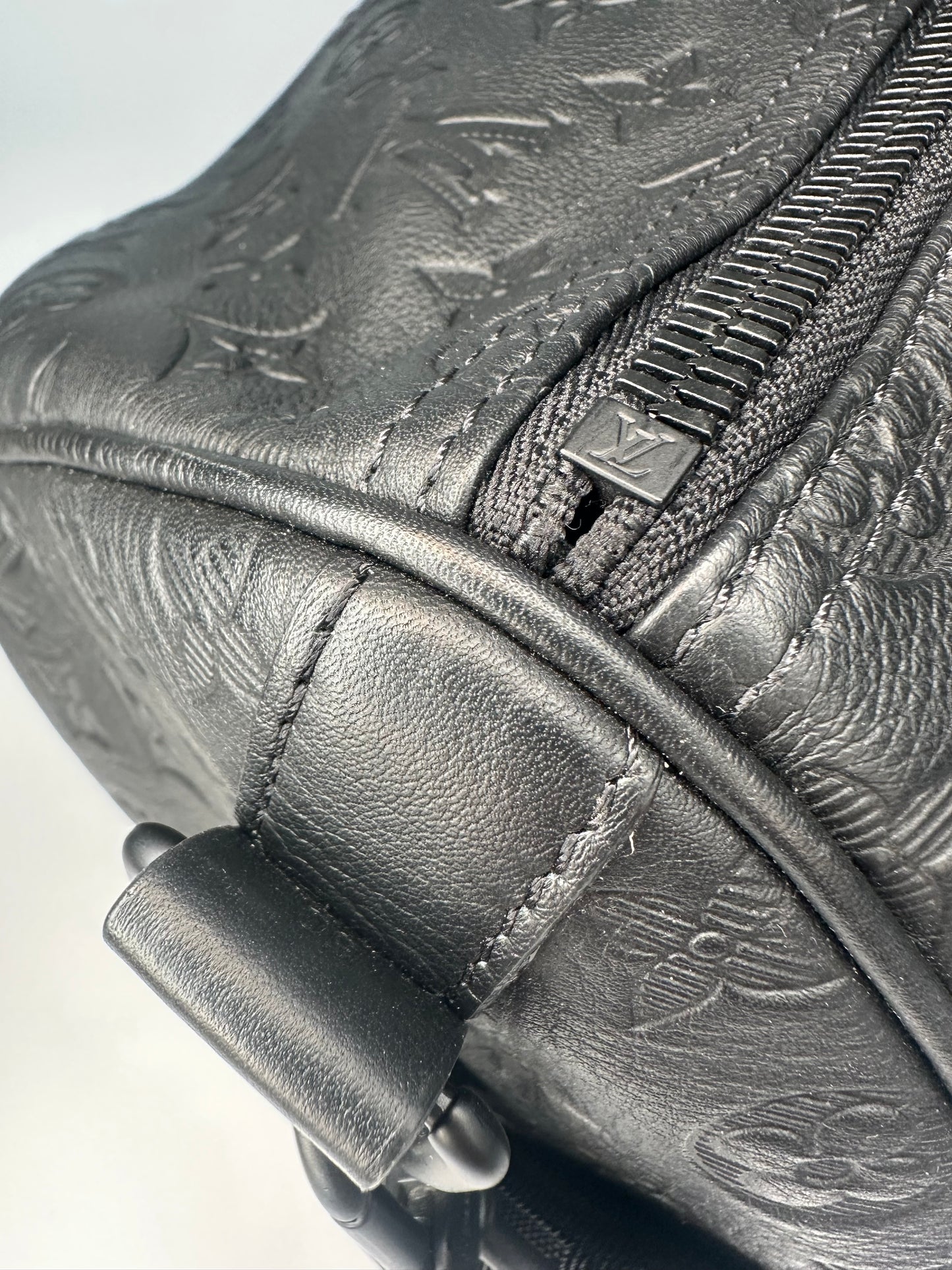 Louis Vuitton Keepall Bandoulière 50 Monogram Shadow Black Leather
