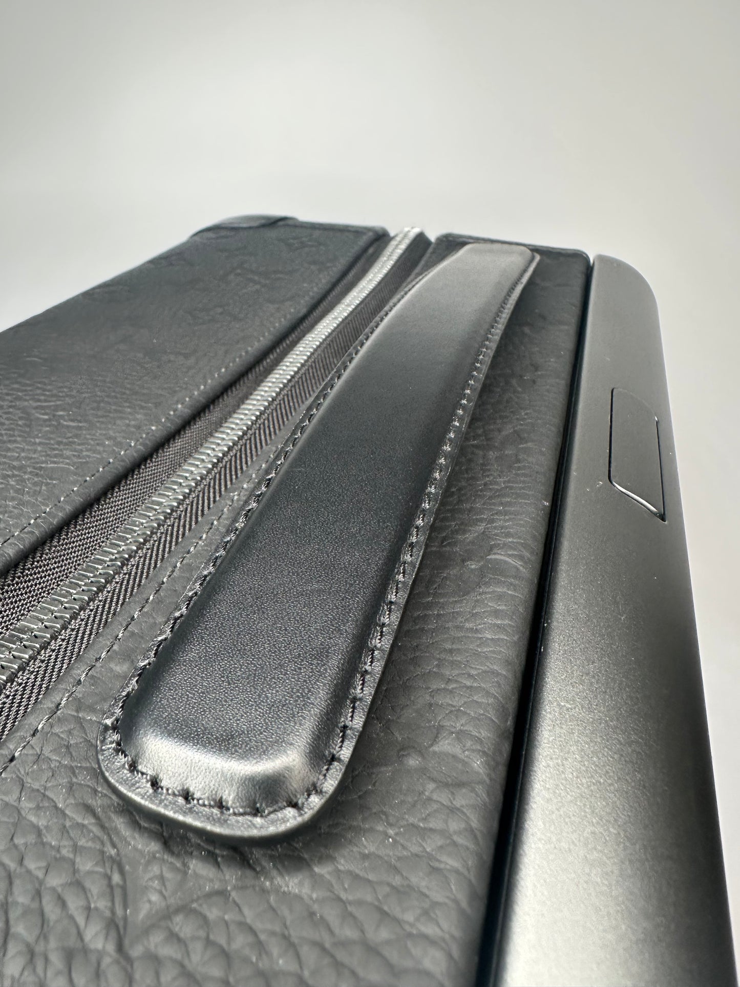 Louis Vuitton Horizon 55 Black Taurillon Leather Shadow Edition RRP £3600