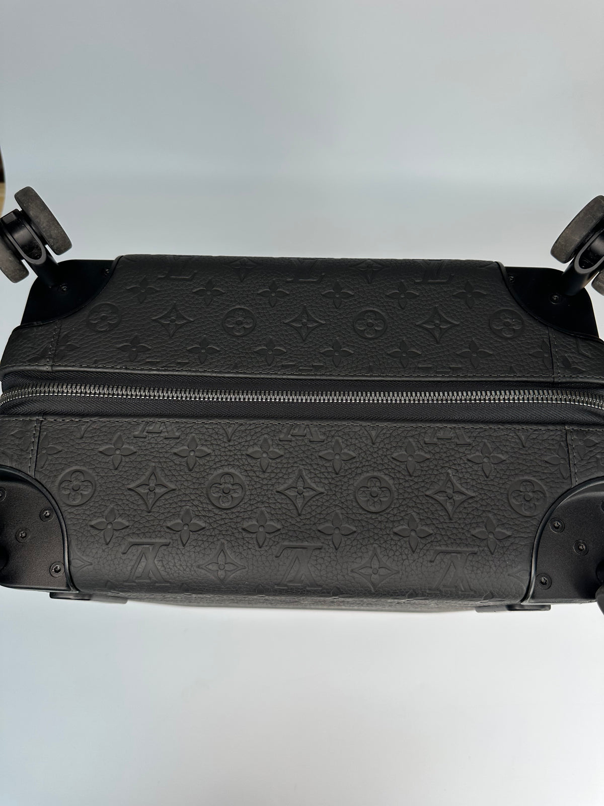Louis Vuitton Horizon 55 Black Taurillon Leather Edition RRP £3700
