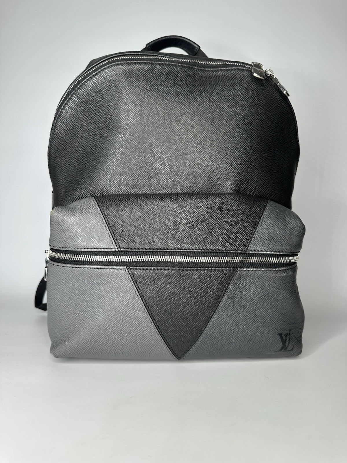 Louis Vuitton Black / Grey Taiga Leather Discovery PM Backpack Bag