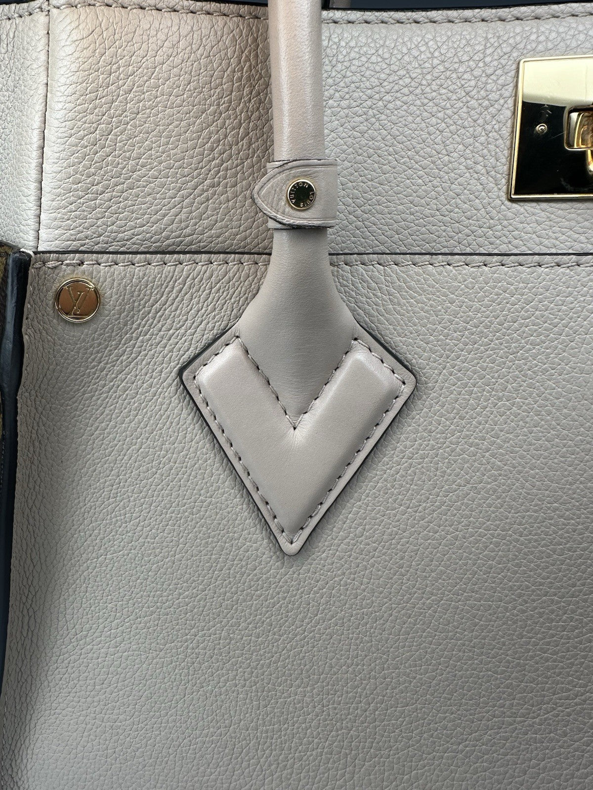 Louis Vuitton On My Side MM Greige MNG Vachetta Leather & Canvas 2025 M58485