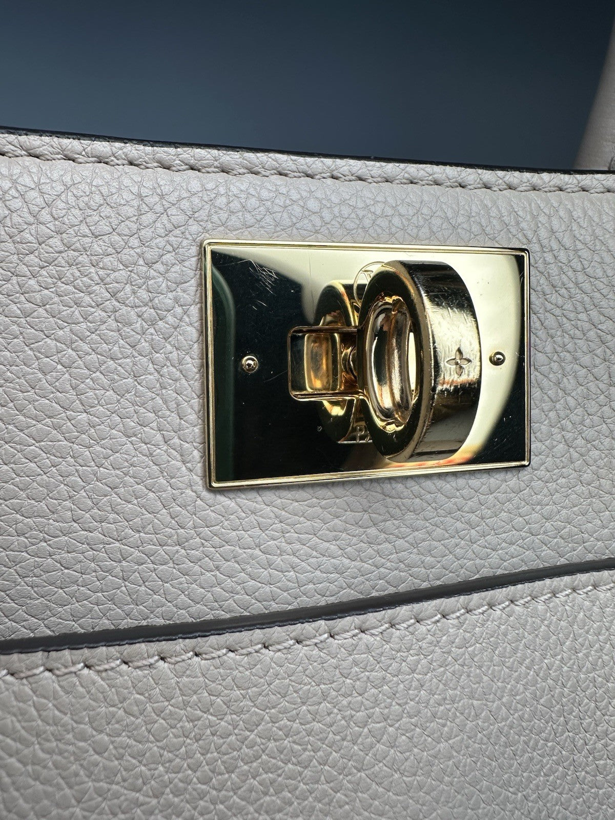 Louis Vuitton On My Side MM Greige MNG Vachetta Leather & Canvas 2025 M58485