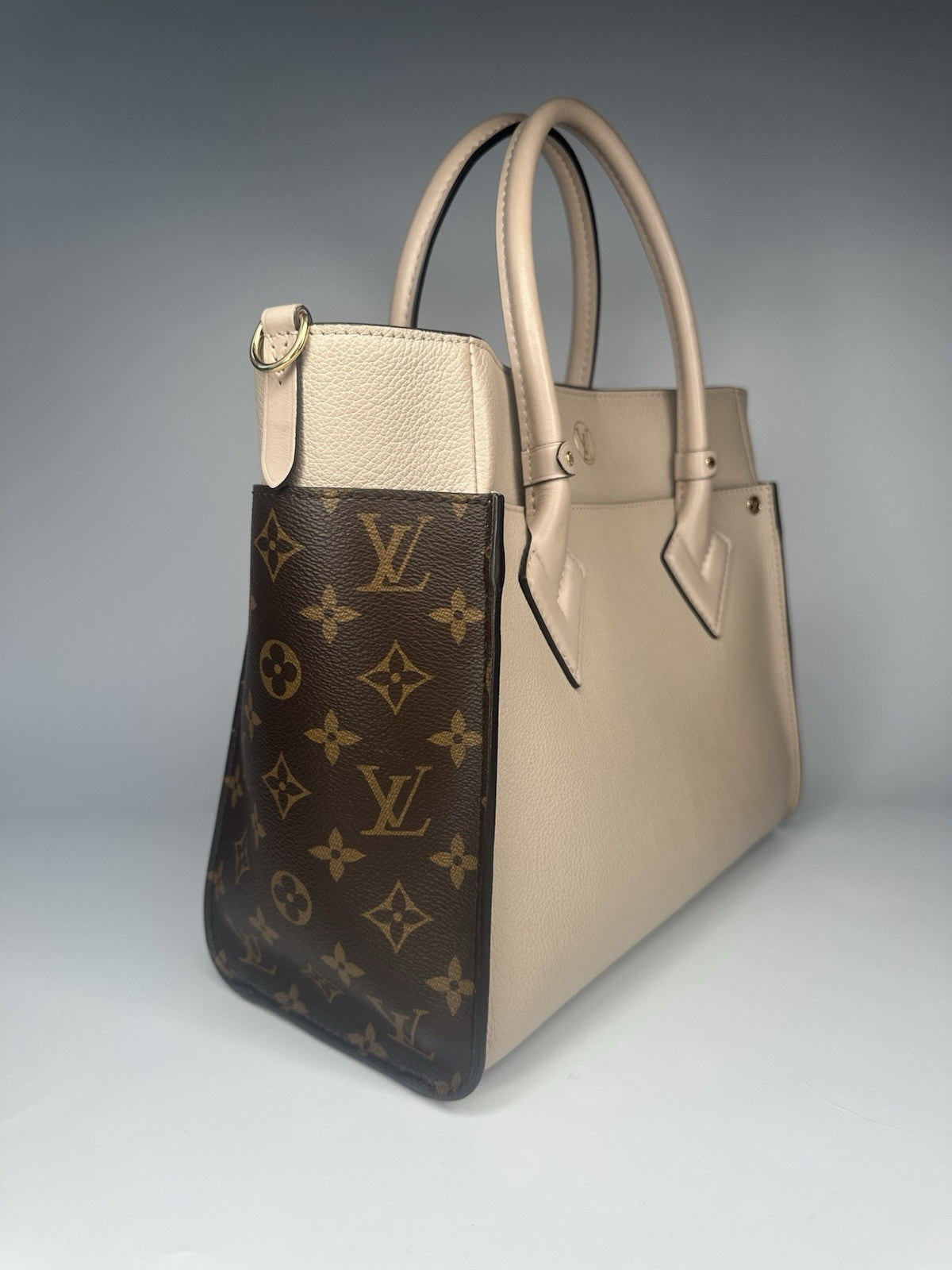 Louis Vuitton On My Side MM Greige MNG Vachetta Leather & Canvas 2025 M58485