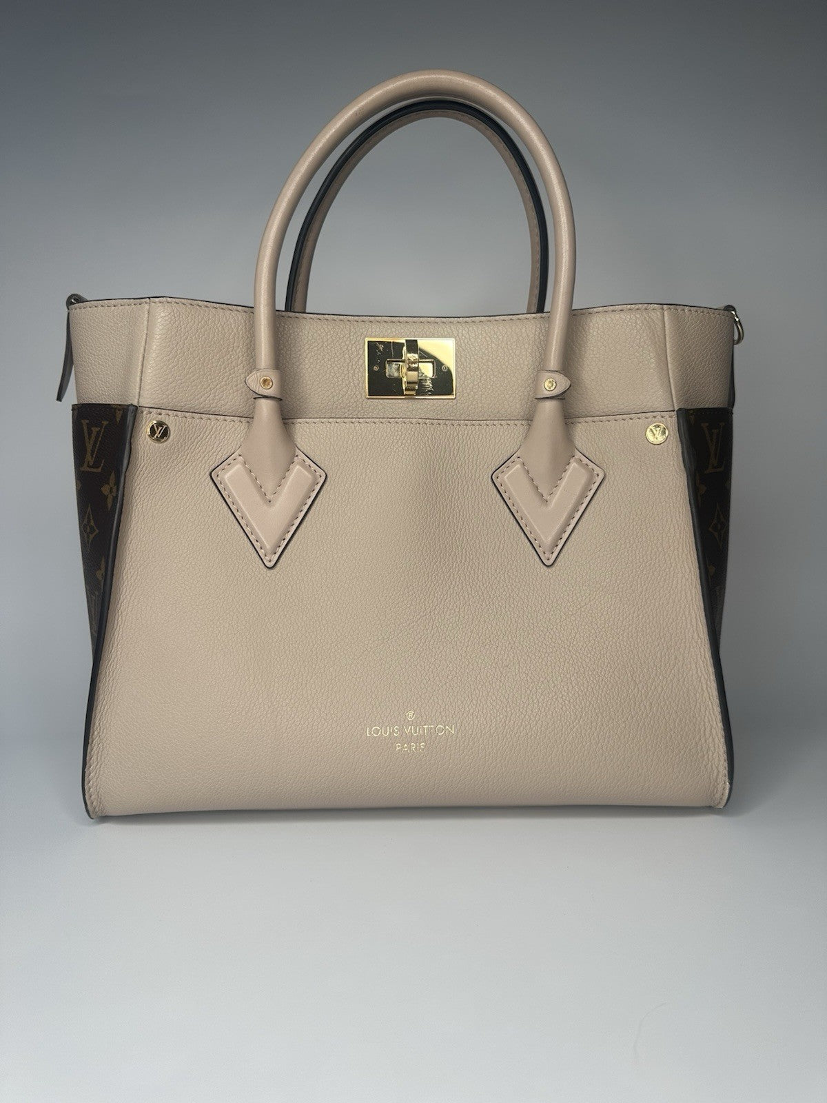 Louis Vuitton On My Side MM Greige MNG Vachetta Leather & Canvas 2025 M58485