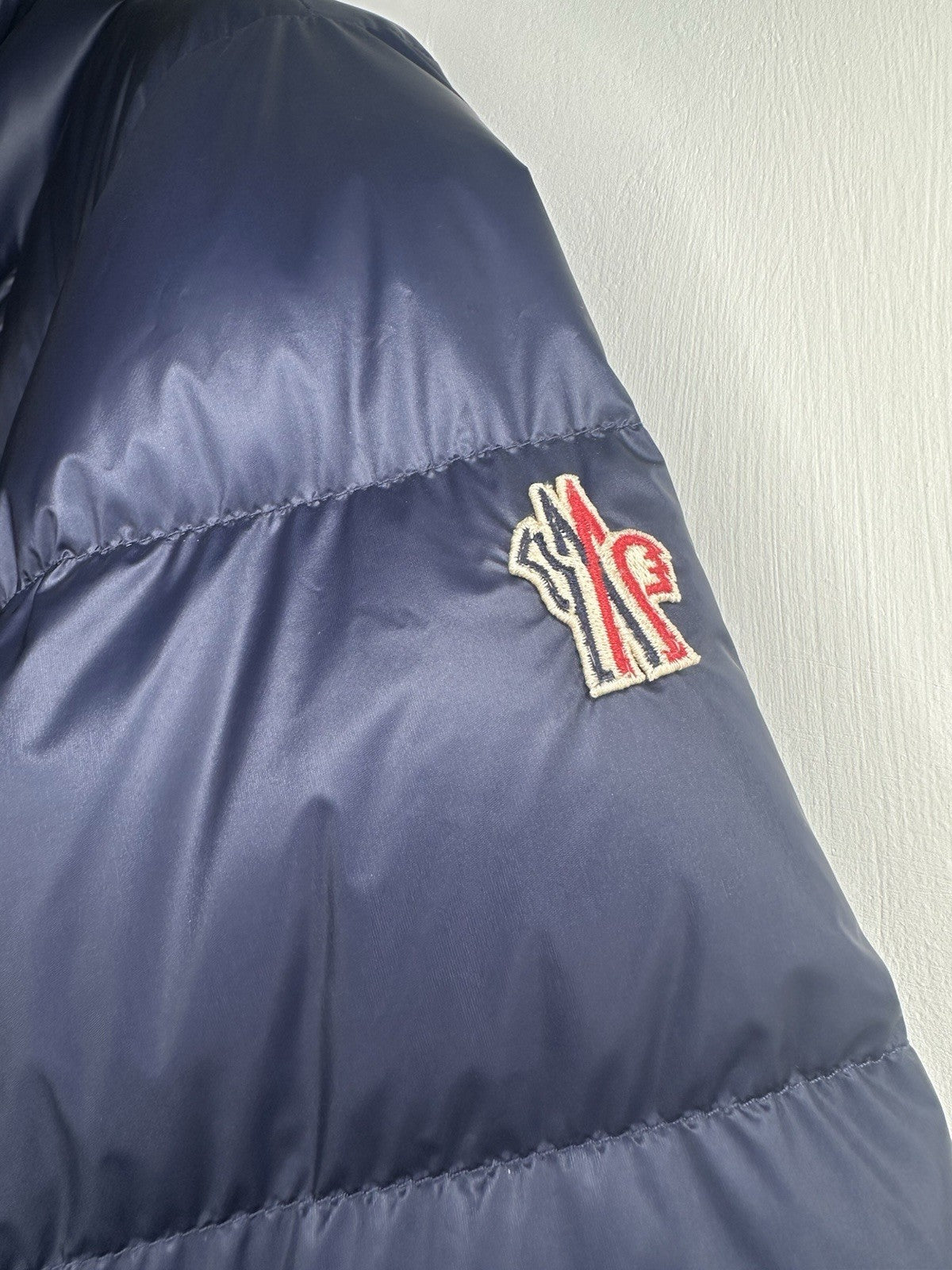 Moncler Grenoble Canmore Dark Navy Blue Jacket Size 4 (X Large) fits a large
