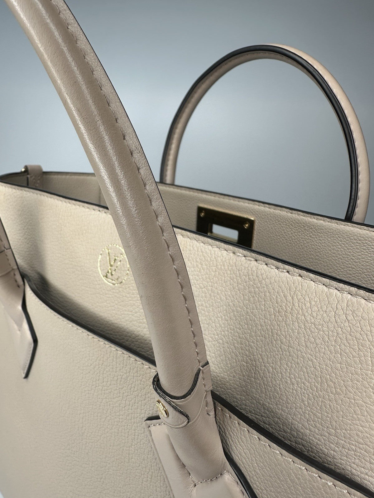 Louis Vuitton On My Side MM Greige MNG Vachetta Leather & Canvas 2025 M58485