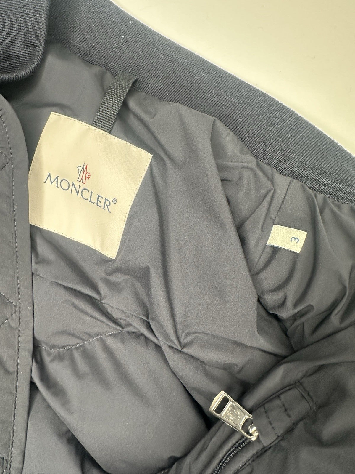 Moncler Giubotto Borely Navy Jacket Mens Size 3 / Large Black Badge