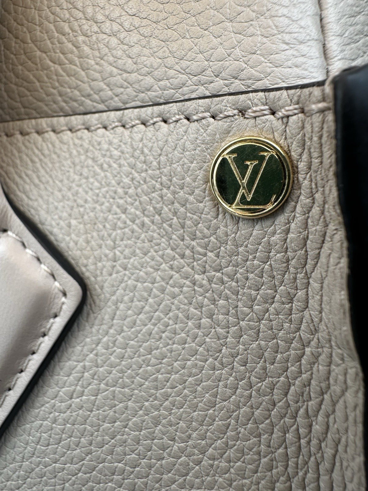 Louis Vuitton On My Side MM Greige MNG Vachetta Leather & Canvas 2025 M58485