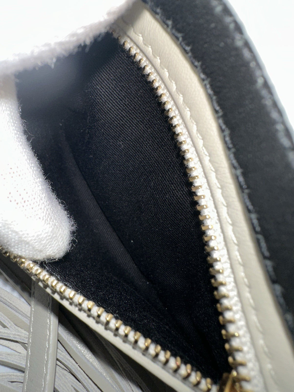 YSL Saint Laurent Cross Body Bag Beige Leather Gold Hardware