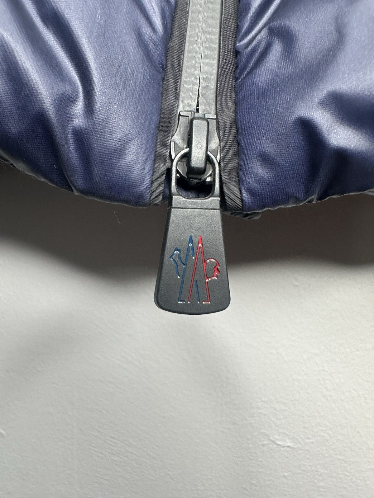 Moncler Grenoble Canmore Dark Navy Blue Jacket Size 4 (X Large) fits a large