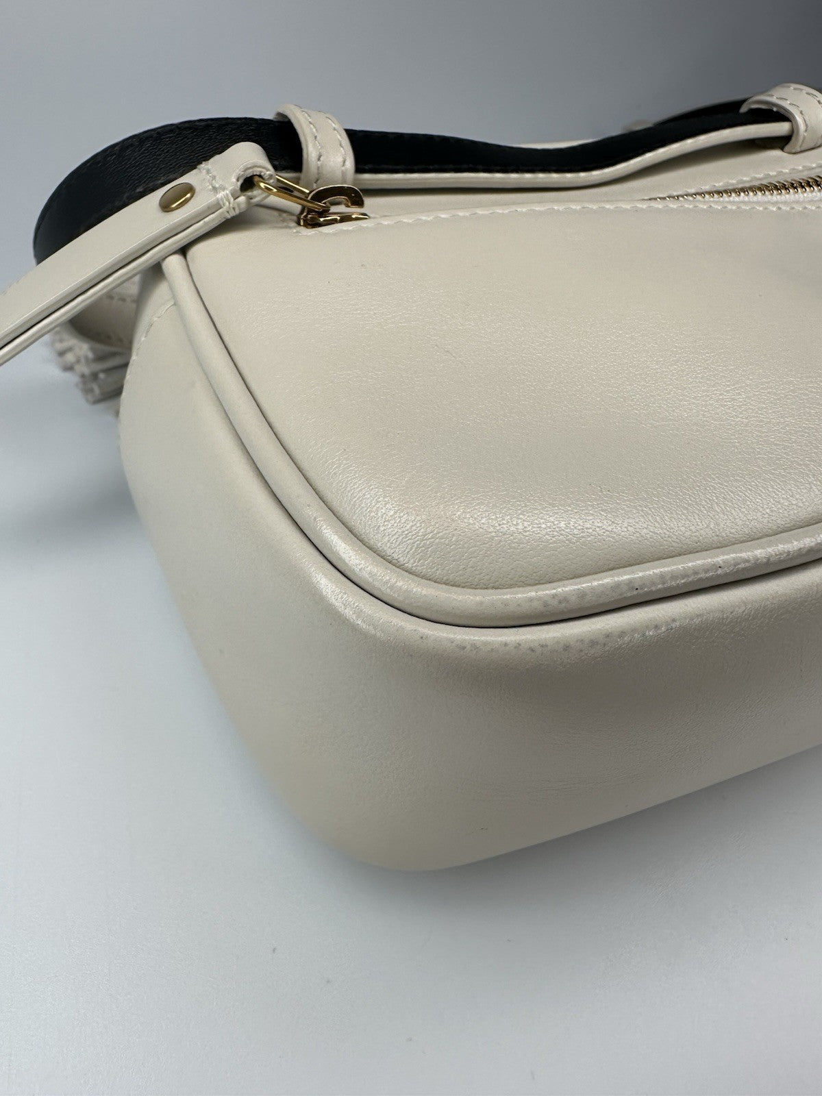 YSL Saint Laurent Cross Body Bag Beige Leather Gold Hardware