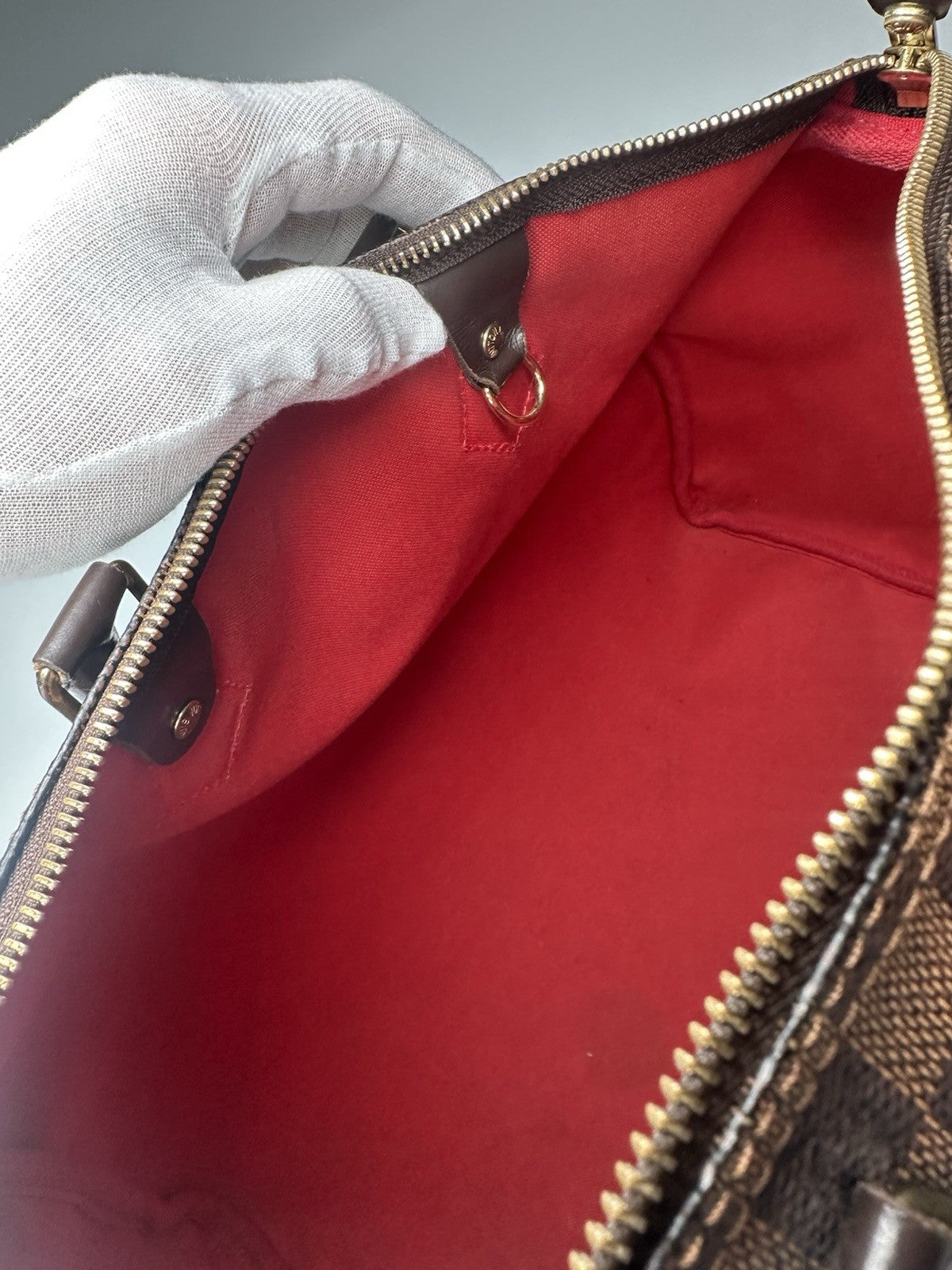 Louis Vuitton Speedy 30 in Damier Ebene Canvas Excellent Condition