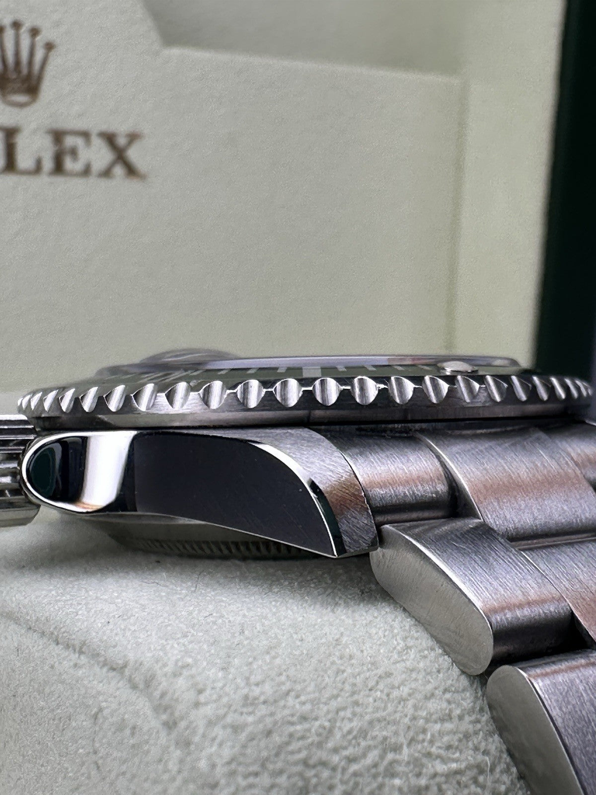 Rolex Submariner Date 16610LV Kermit 50th Anniversary 2009 Full Set Unpolished