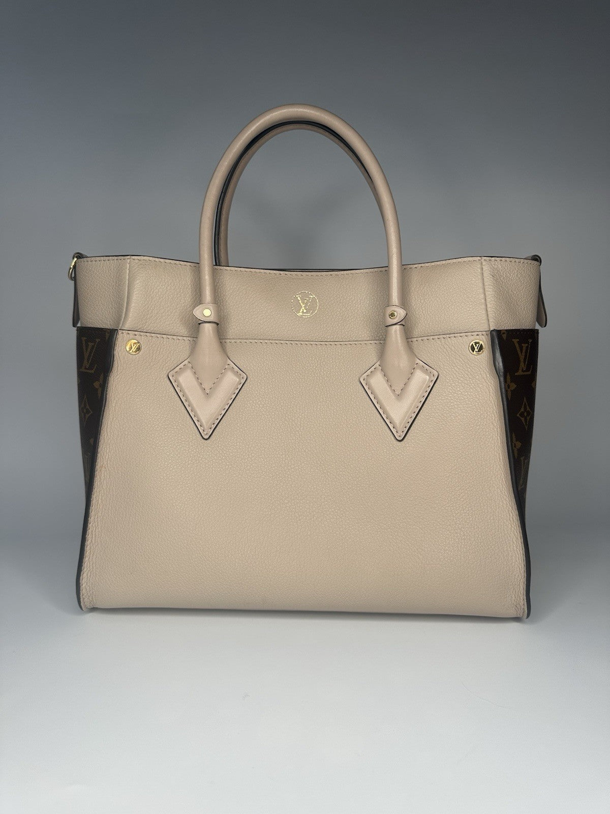 Louis Vuitton On My Side MM Greige MNG Vachetta Leather & Canvas 2025 M58485