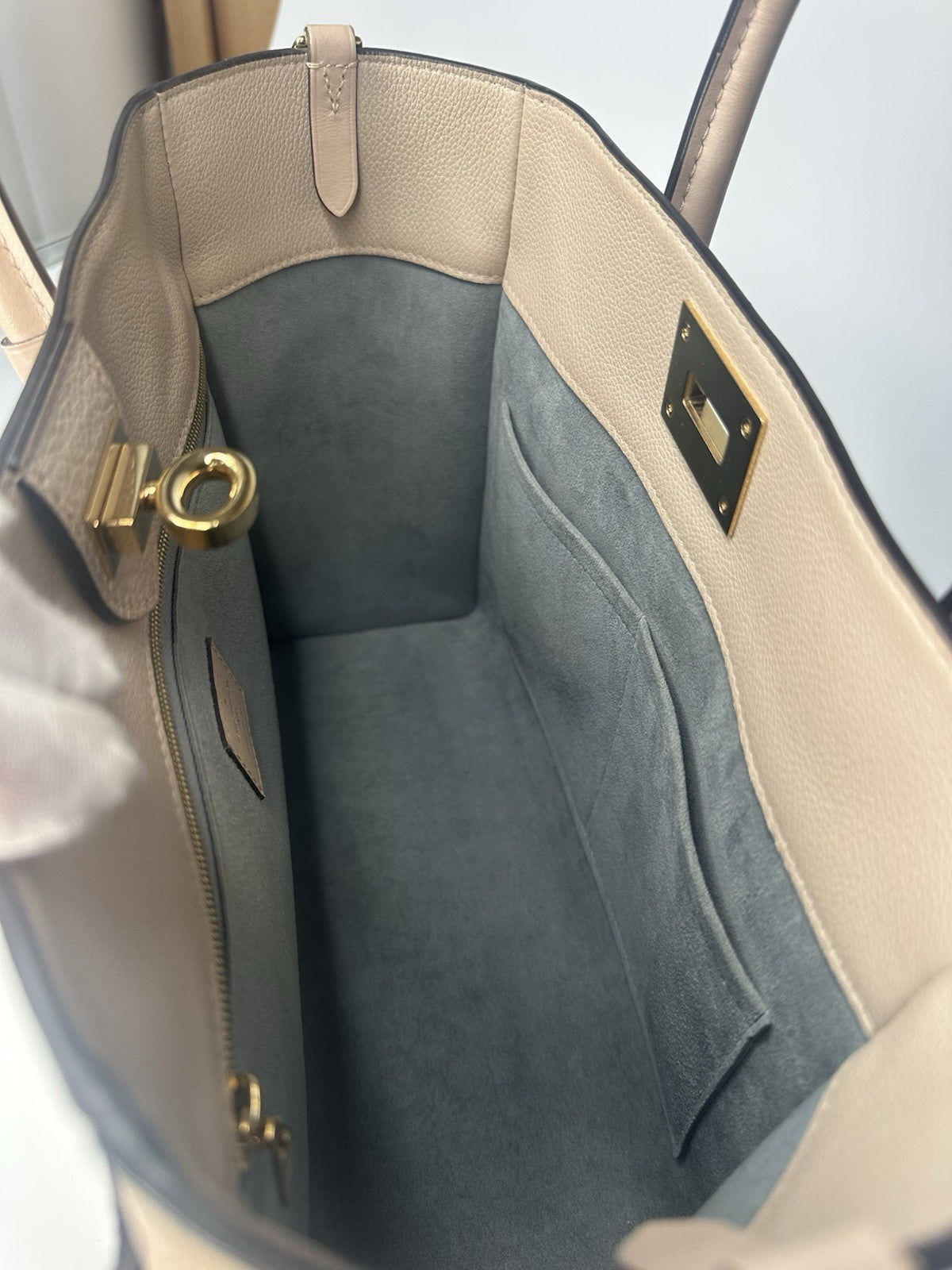 Louis Vuitton On My Side MM Greige MNG Vachetta Leather & Canvas 2025 M58485