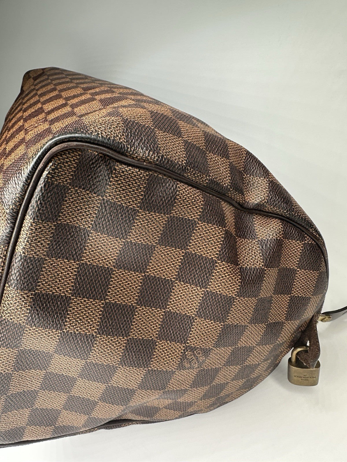 Louis Vuitton Speedy 30 in Damier Ebene Canvas Excellent Condition