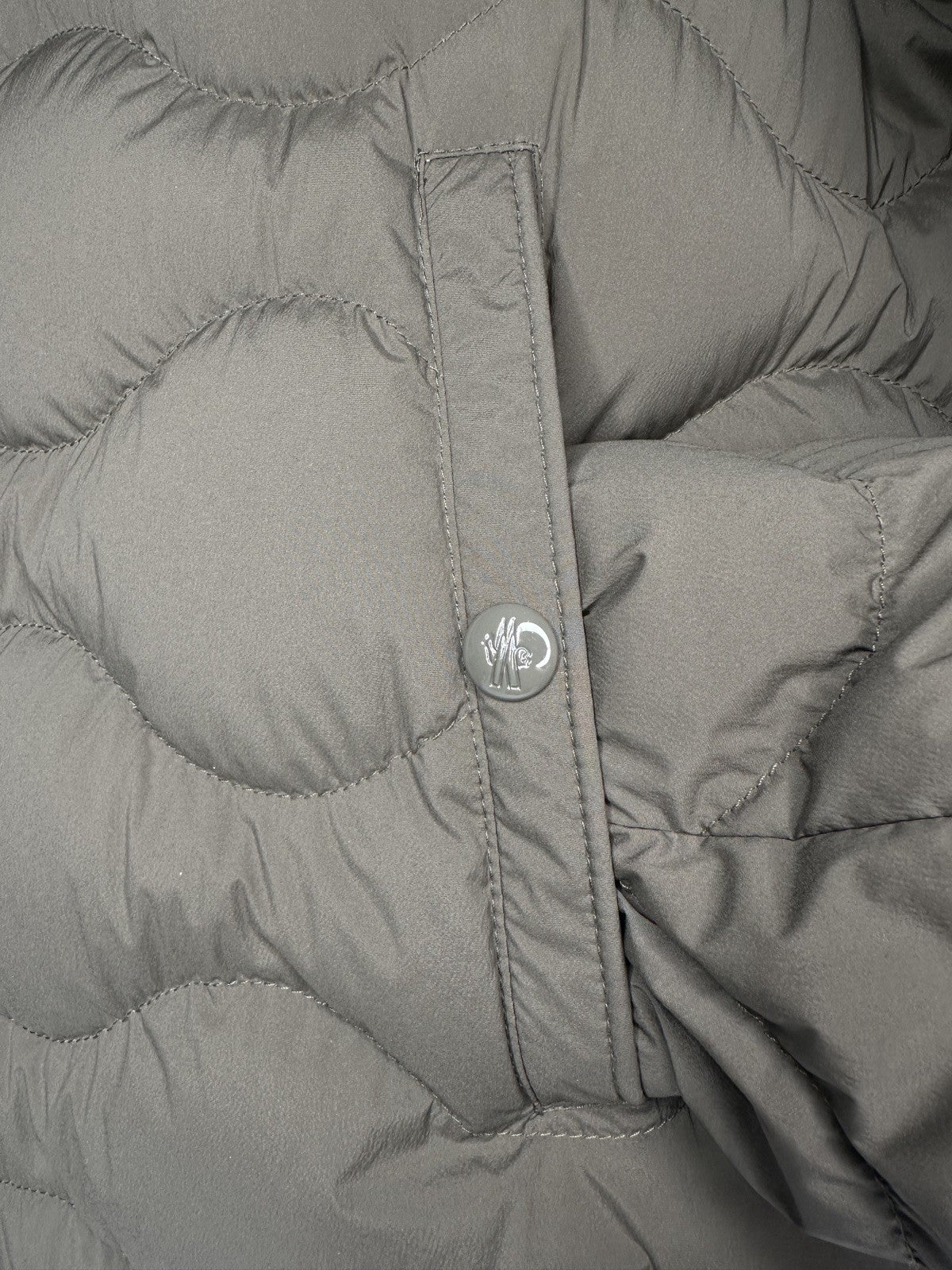 Moncler Giubotto Borely Khaki Jacket Mens Size 4 / X Large Black Badge