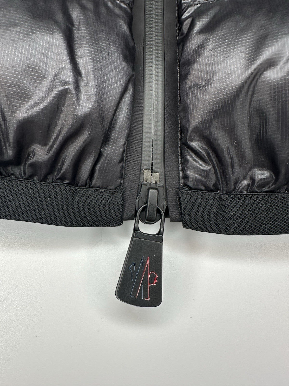 Moncler Grenoble Hers Down Jacket Size 4  (XL) Mens Black