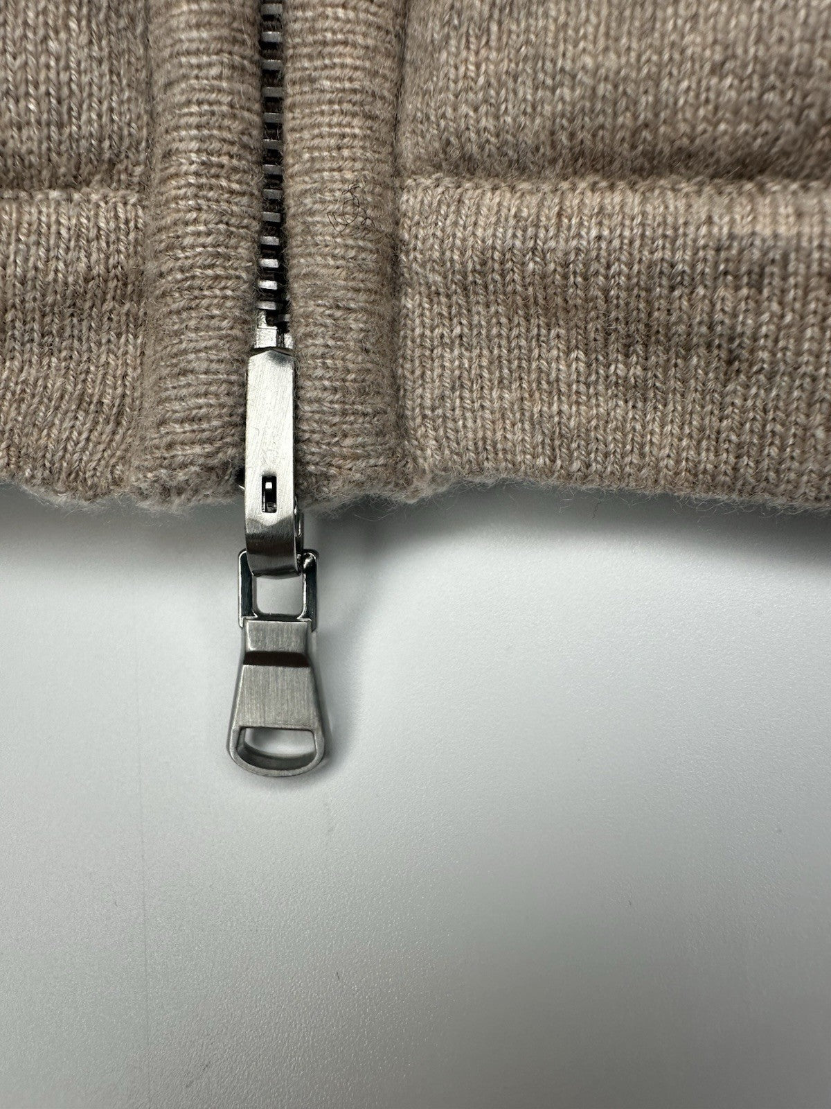 N.Peal Mens Cashmere Full Zip Gilet Size Large Sand RRP £895