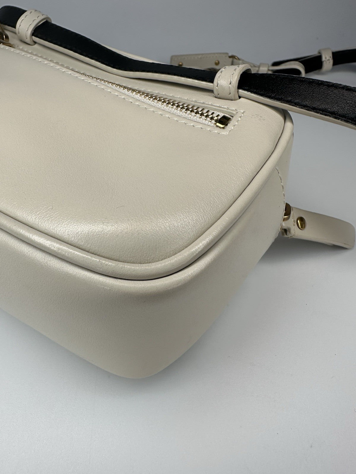 YSL Saint Laurent Cross Body Bag Beige Leather Gold Hardware