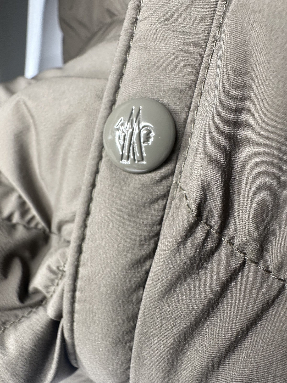 Moncler Giubotto Borely Khaki Jacket Mens Size 4 / X Large Black Badge