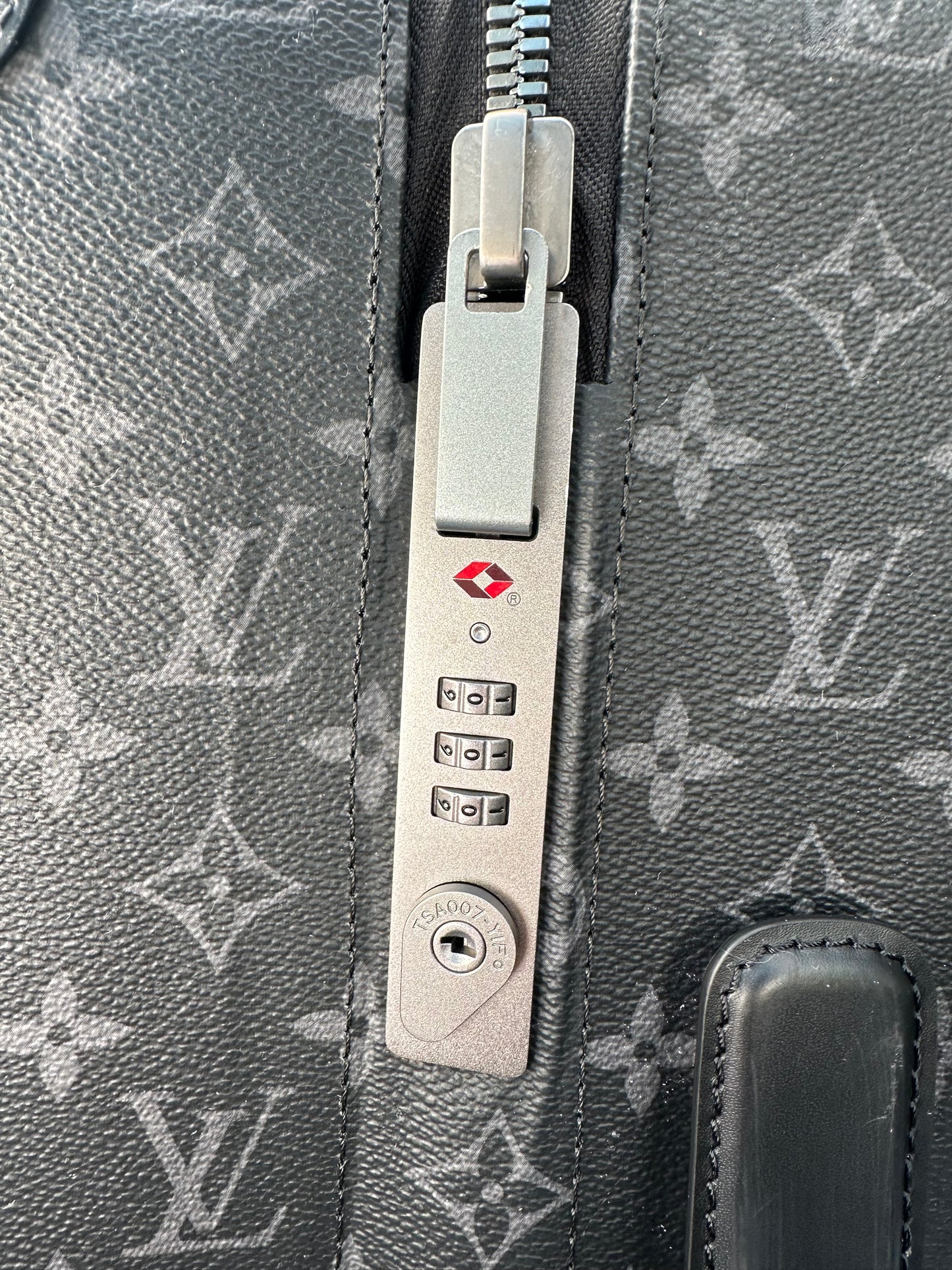 Louis Vuitton Horizon 55 Monogram Eclipse Suitcase Hand Luggage Carry-On Travel