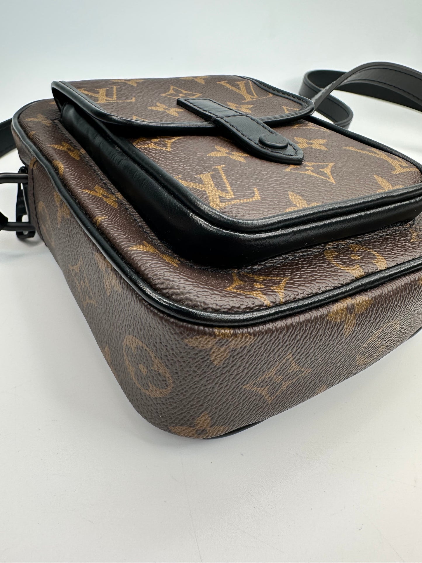 Louis Vuitton Virgil Abloh Christopher Wearable Wallet Bag M69404