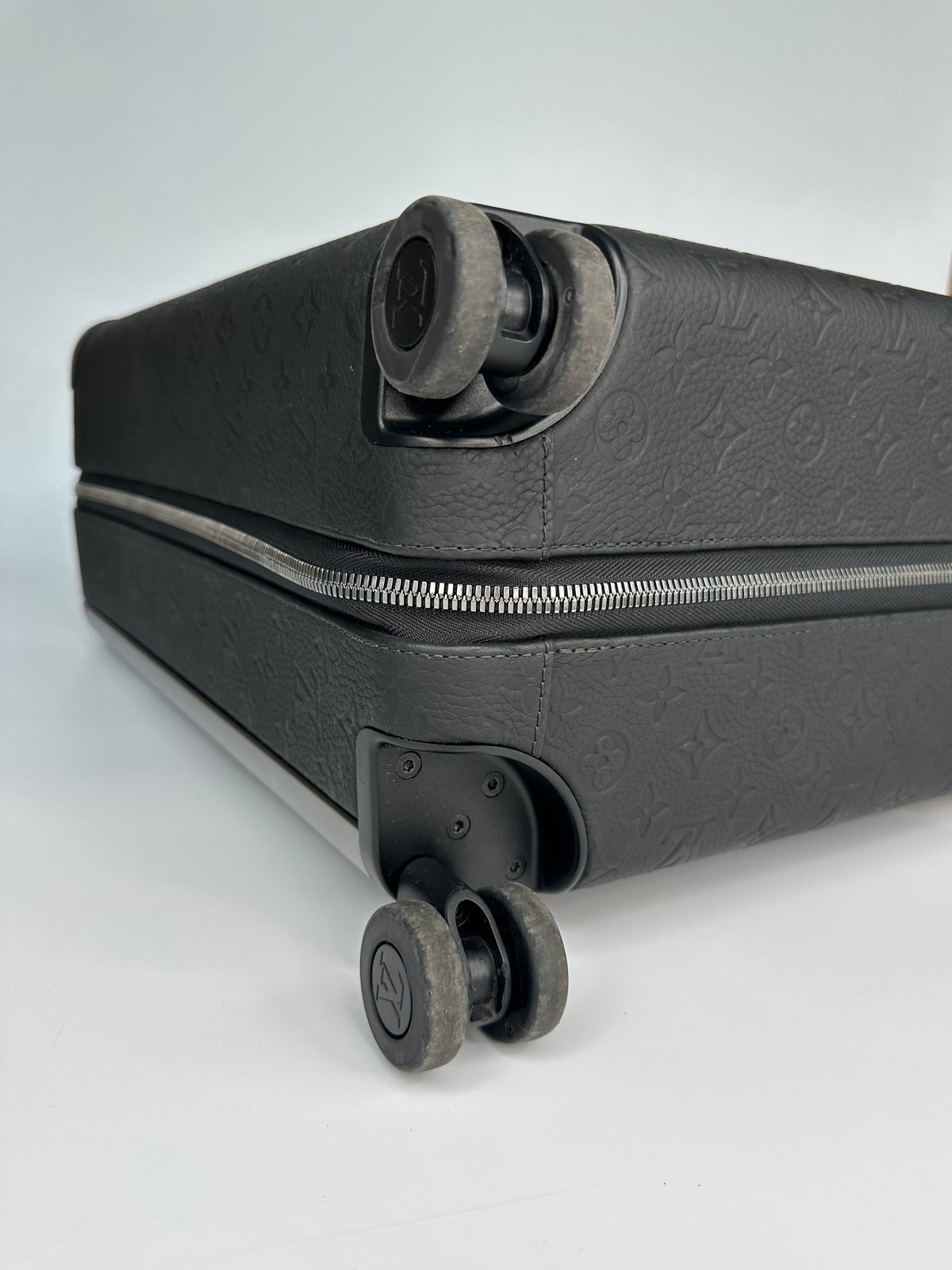 Louis Vuitton Horizon 55 Black Taurillon Leather Edition RRP £3700